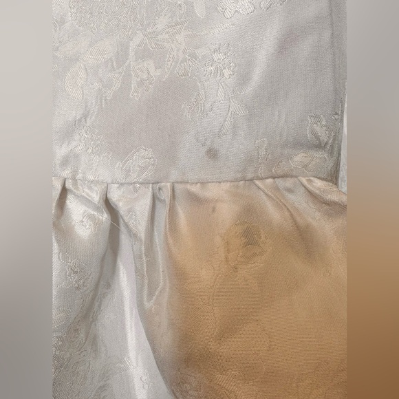 V. Chapman | Lucetta Dress in White Windsor Brocade - Picture 5 of 16
